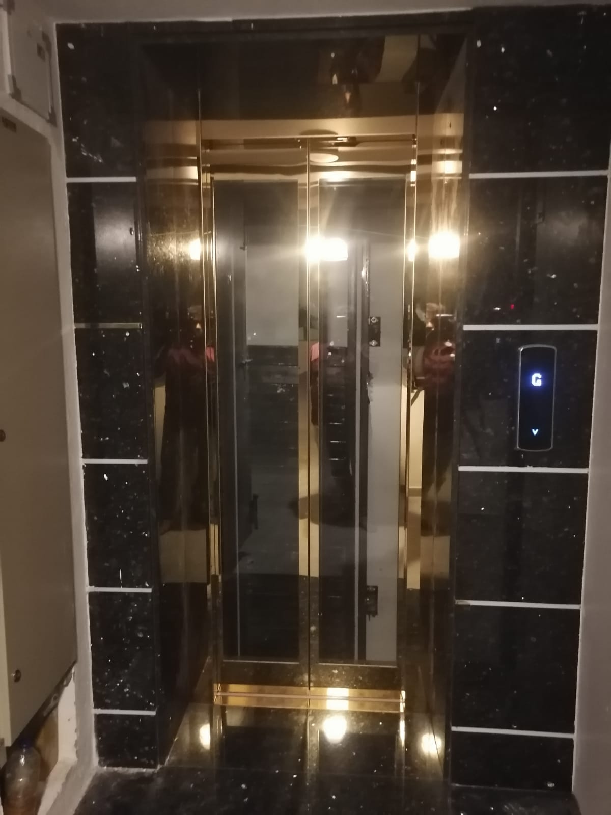 Glass Capsule Elevator